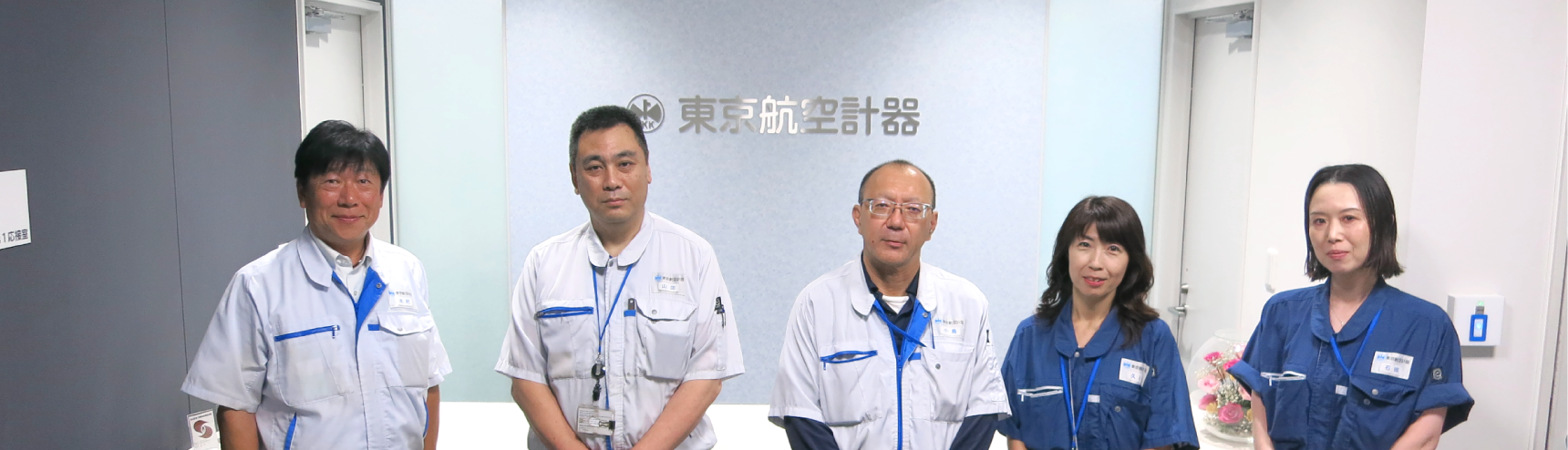 代表取締役 社長 木村様、情報システム部 部長　山田様、主査　小島様、課長 久村様、石田様 写真